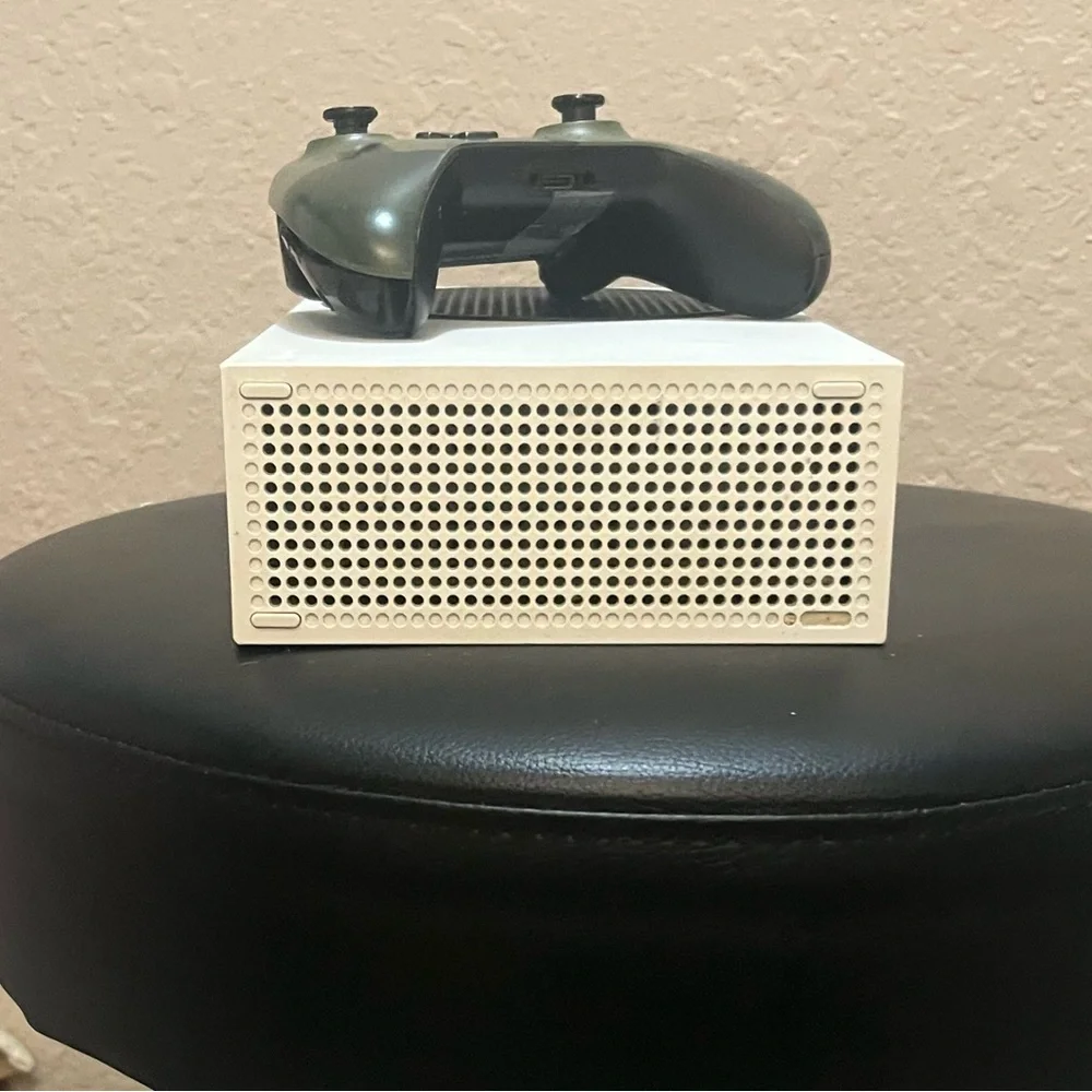 Series S Console with Black Controller